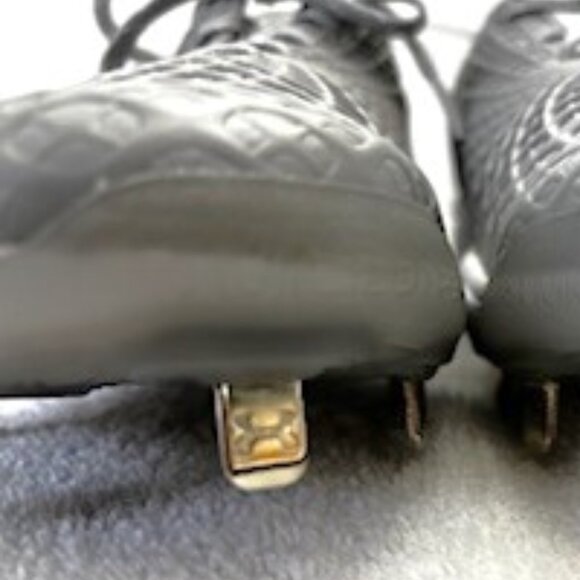 Under Armour Glyde 2.0 Softball Cleat in gray/metallic silver NWOT Size 9 - Picture 2 of 9